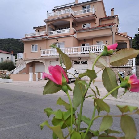 Apartments Mig - With Beautiful Garden Supetarska Draga Extérieur photo