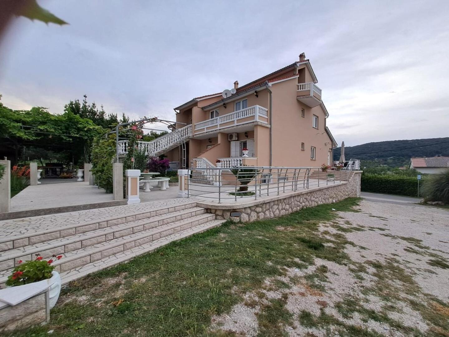 Apartments Mig - With Beautiful Garden Supetarska Draga Extérieur photo
