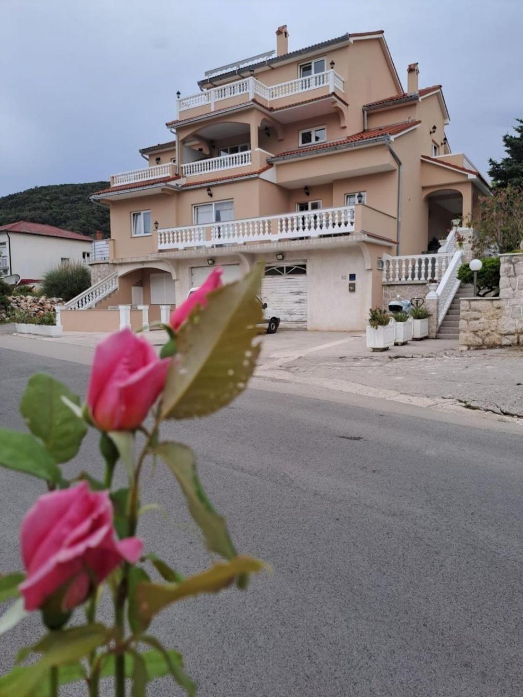 Apartments Mig - With Beautiful Garden Supetarska Draga Extérieur photo